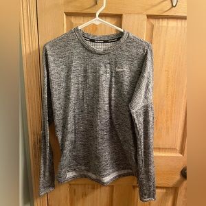 nike long sleeve size small